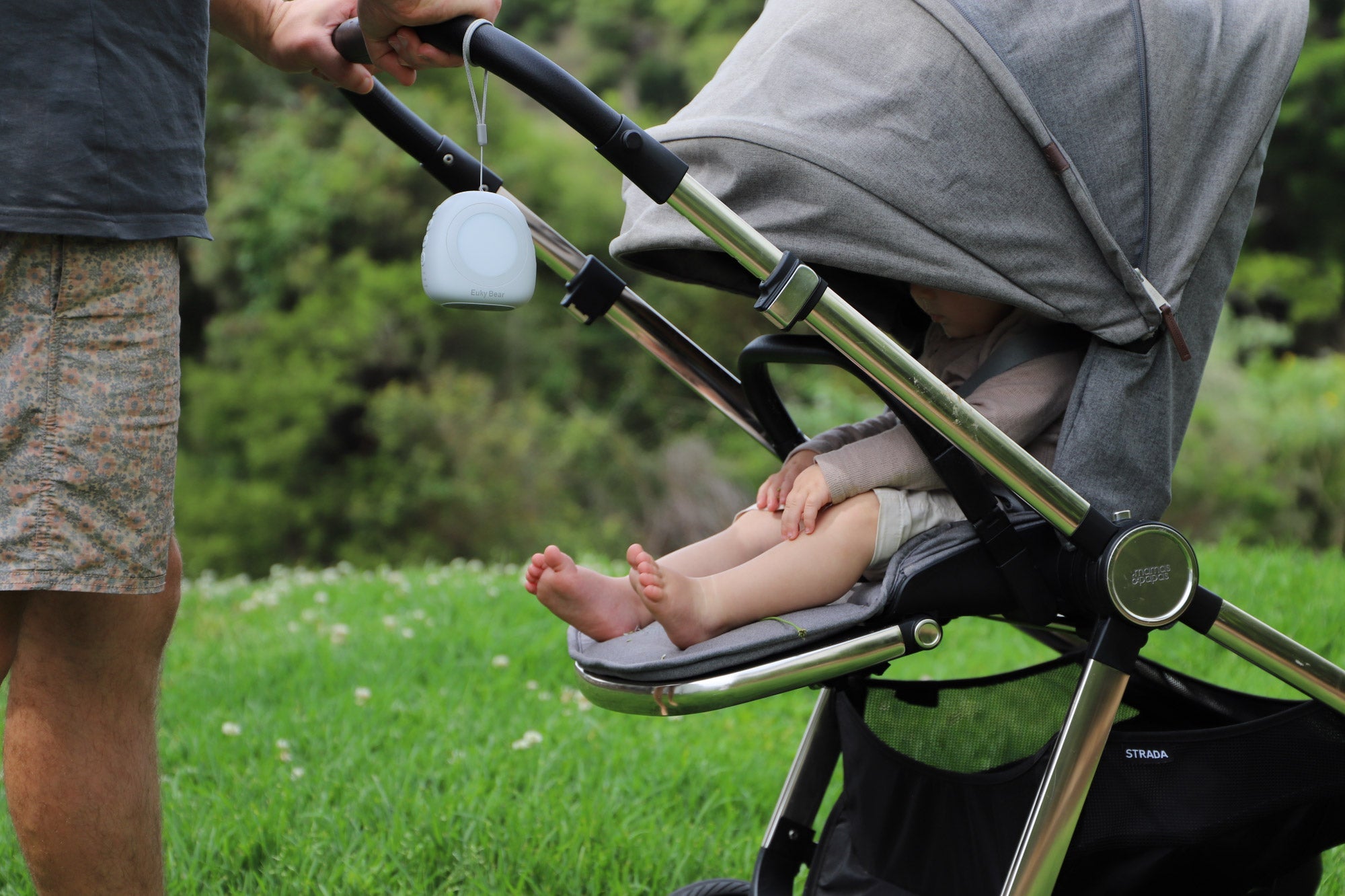 How does a baby shusher work?